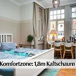 12 Fewos Im Jugendstilhaus Mit Aufzug, Grosser Terrasse, Kingsize-betten, 250mbts Wlan, 55 Zoll Smart-tv - Nur Ein Kurzer Spaziergang Durch Den Park Venedig Zur Kraemerbruecke - Gaststaette Im Haus