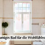 12 Fewos Im Jugendstilhaus Mit Aufzug, Grosser Terrasse, Kingsize-betten, 250mbts Wlan, 55 Zoll Smart-tv - Nur Ein Kurzer Spaziergang Durch Den Park Venedig Zur Kraemerbruecke - Gaststaette Im Haus